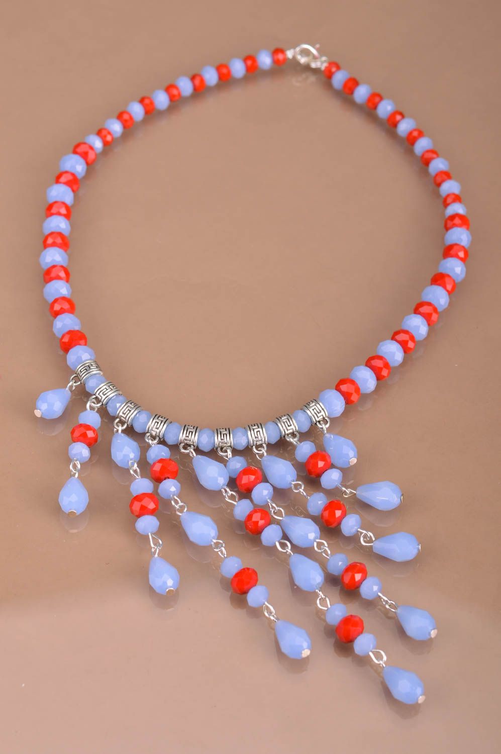Collier en perles de cristal bleu ciel rouge grand original fait à la main photo 2