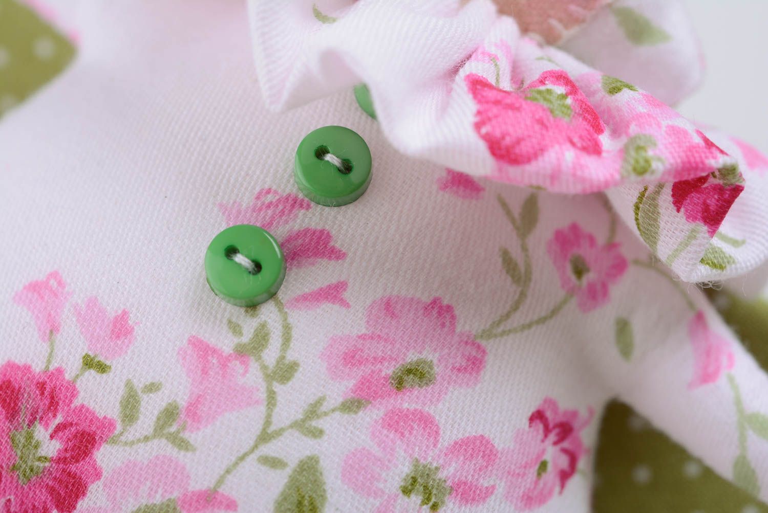 Poupée faite main originale tissu coton petite jolie coléoptère à motif floral photo 3