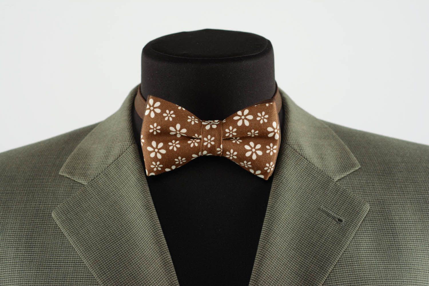 Brown floral bow tie  photo 2