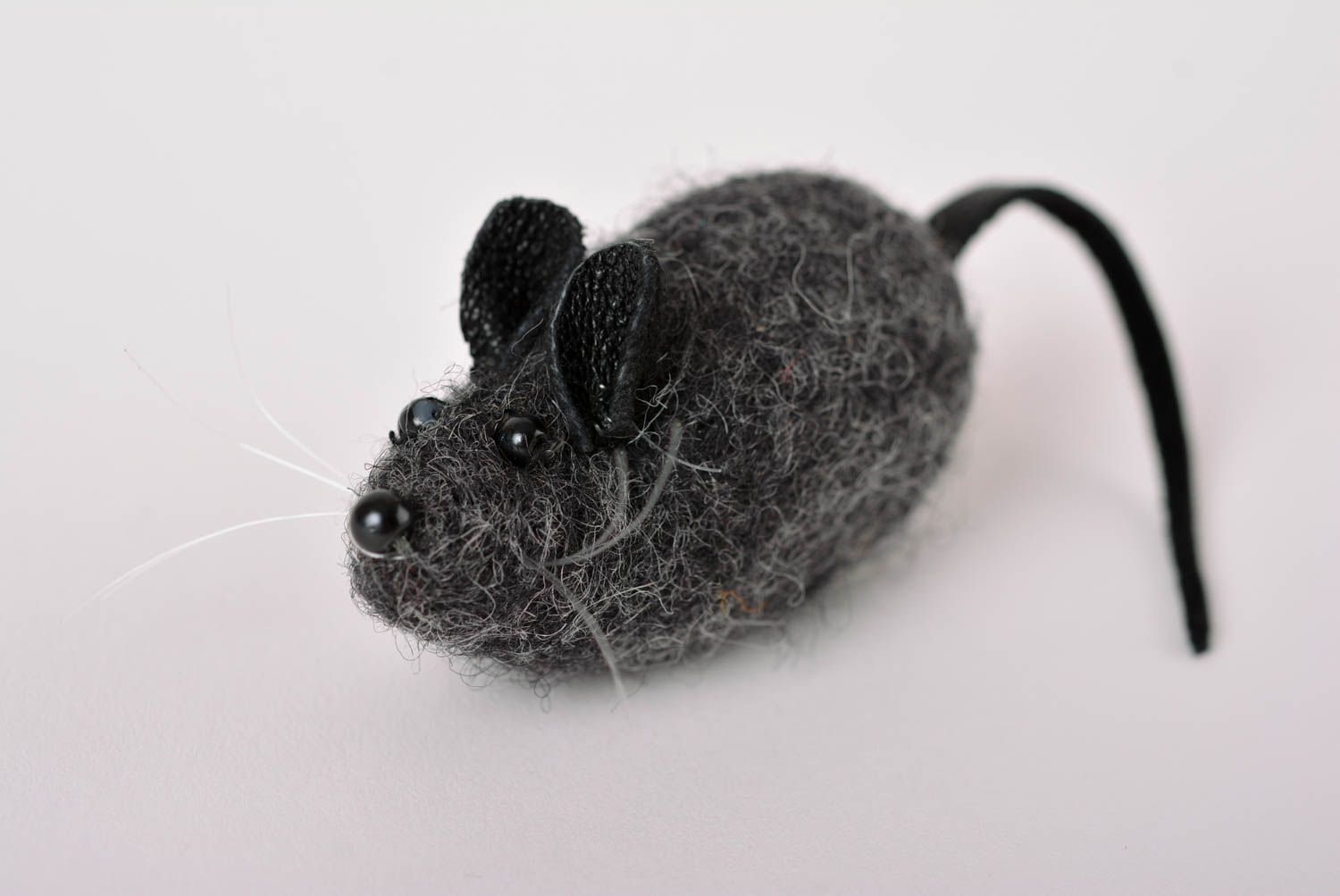 Игрушка из шерсти ручной работы мышка валяная игрушка серая мягкая игрушка фото 1