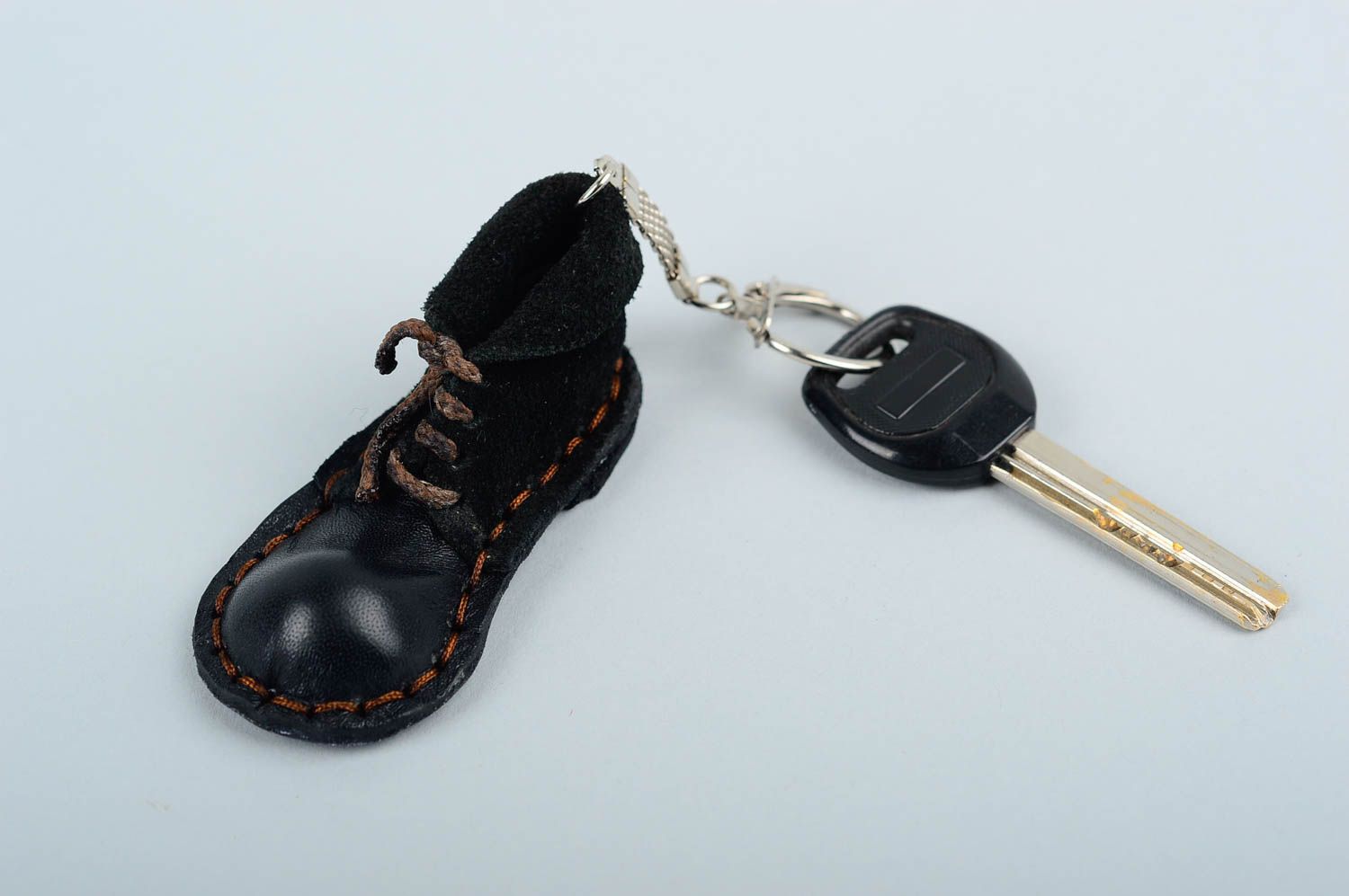 Stylish handmade leather keychain leather goods fashion accessories gift ideas photo 1