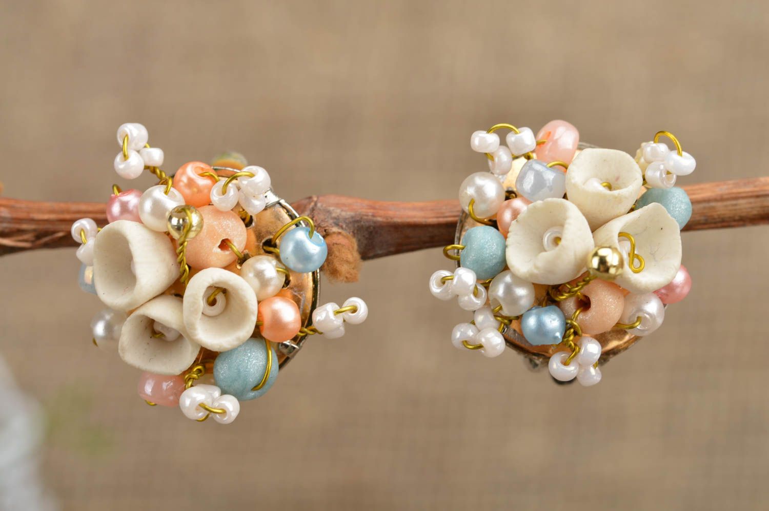 Jolies boucles d'oreilles fleurs clips faites main en pâte polymère Bouquet photo 1