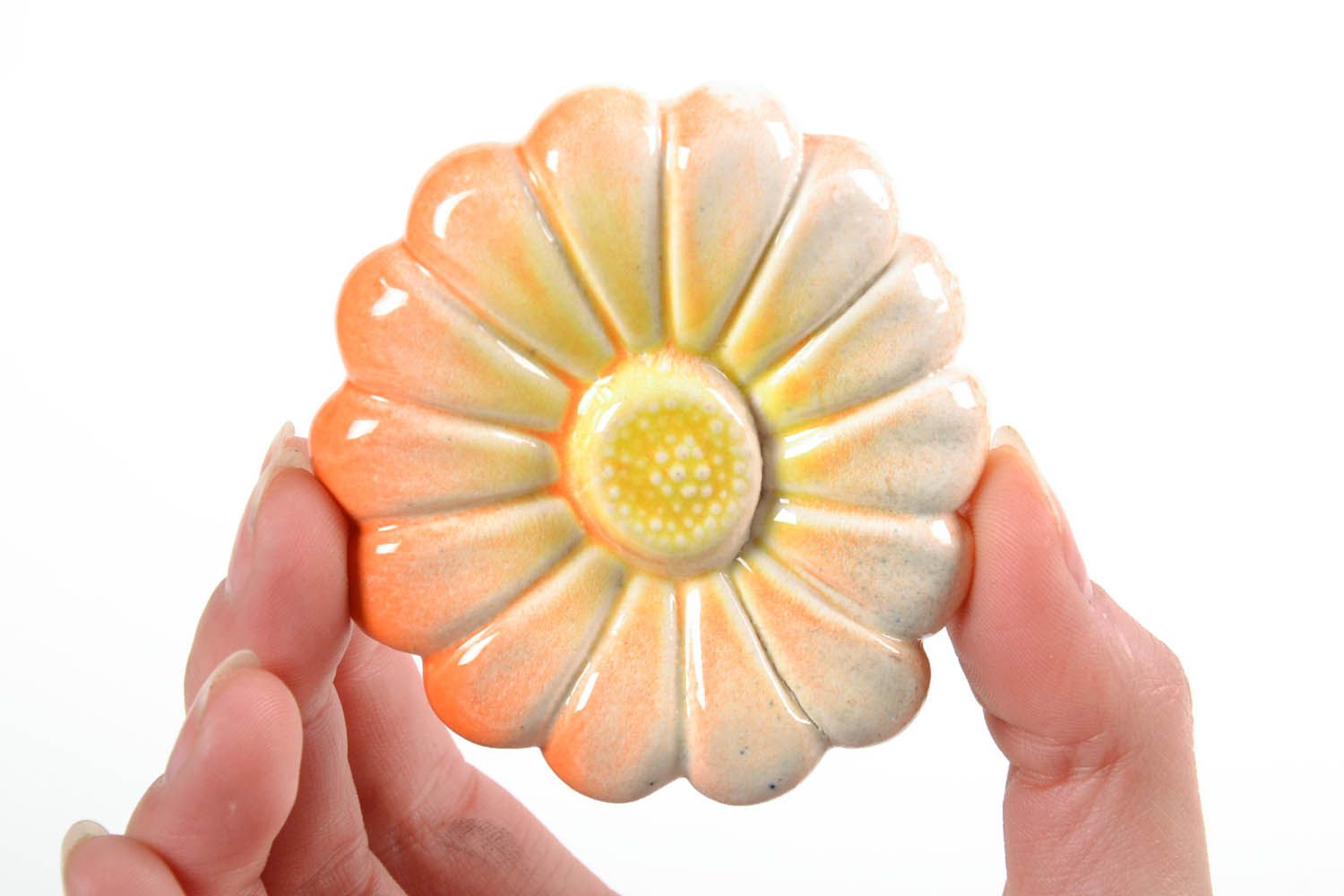 Aimant-fleur en argile photo 2