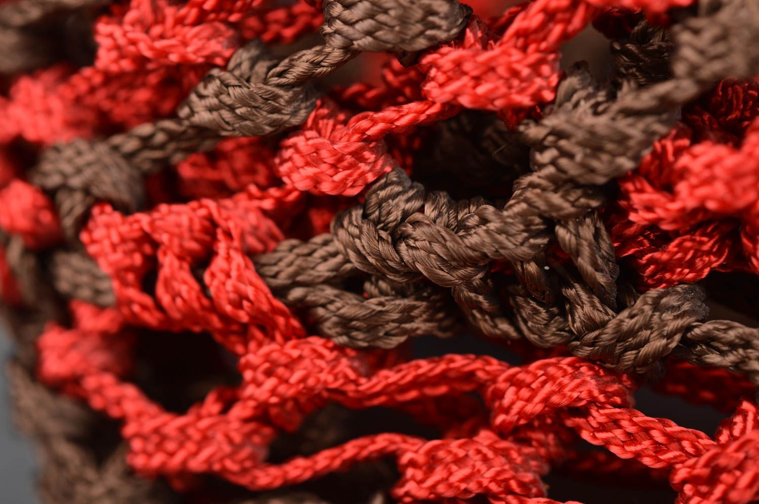 Cinturón trenzado hecho a mano de color rojo accesorio de moda ropa femenina foto 4