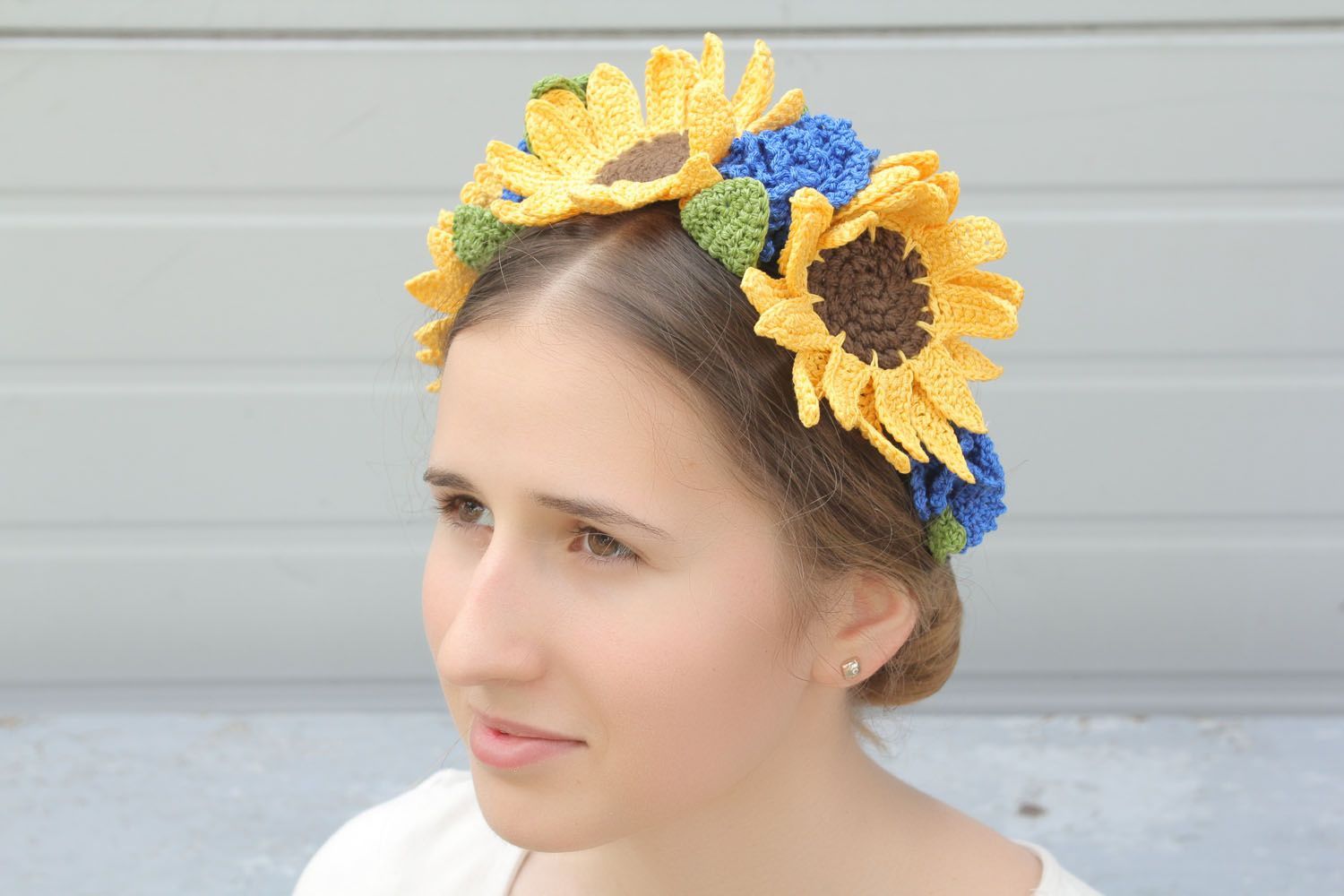 Headband with flowers photo 1