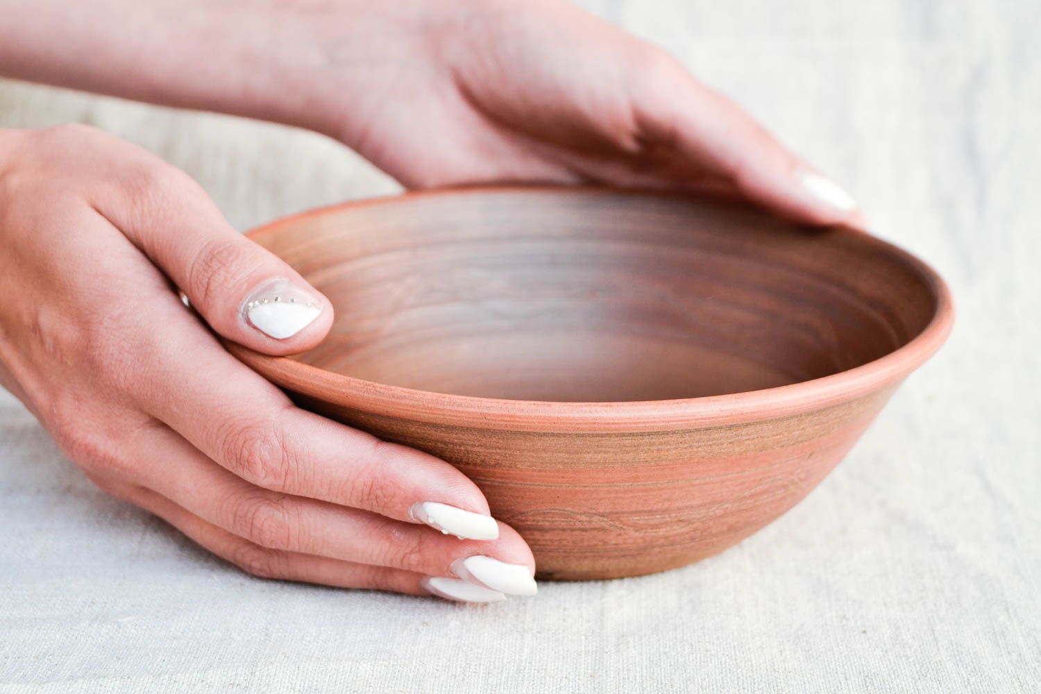 Plato de cerámica artesanal utensilio de cocina modelado menaje del hogar foto 2