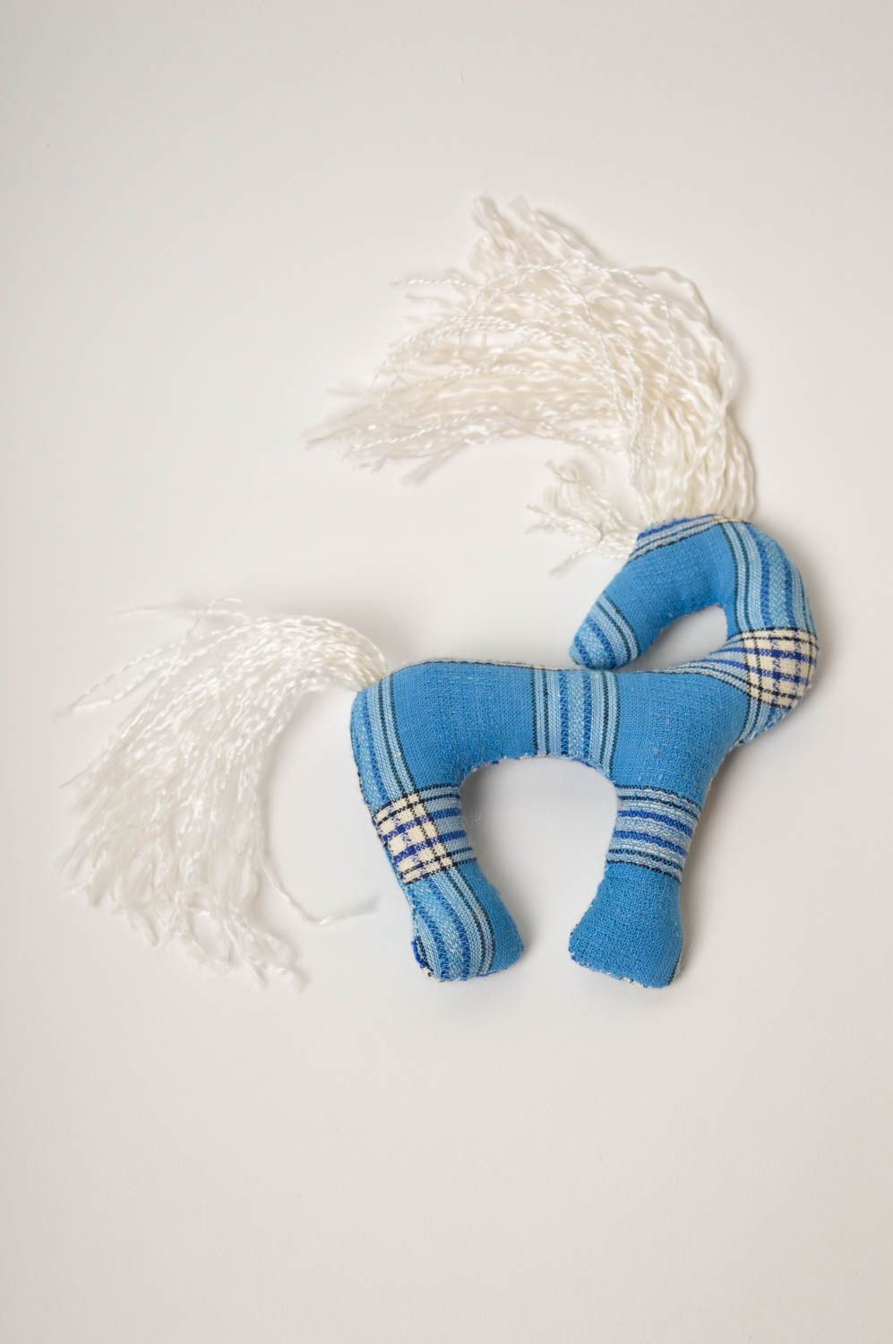 Peluche cheval bleu faite main Jouet en tissu de laine à suspendre Déco maison photo 2