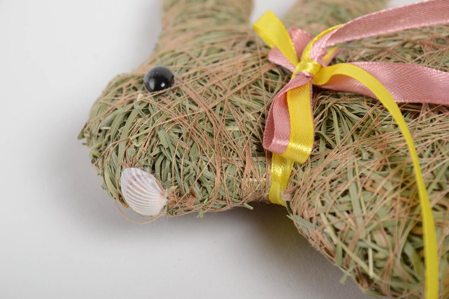 Кролик на палочке из травы лесной ручной работы оригинальный декор красивый фото 3