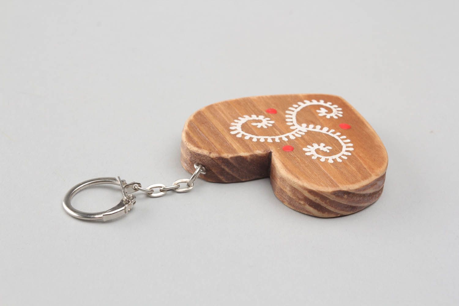Chaveiro artesanal de madeira para chaves com padrão aplicado com tintas foto 2