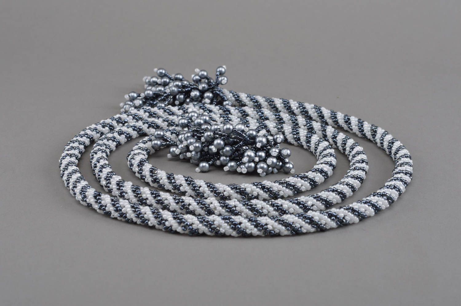 Handmade designer stylish tiebacks created using black and white beads photo 4