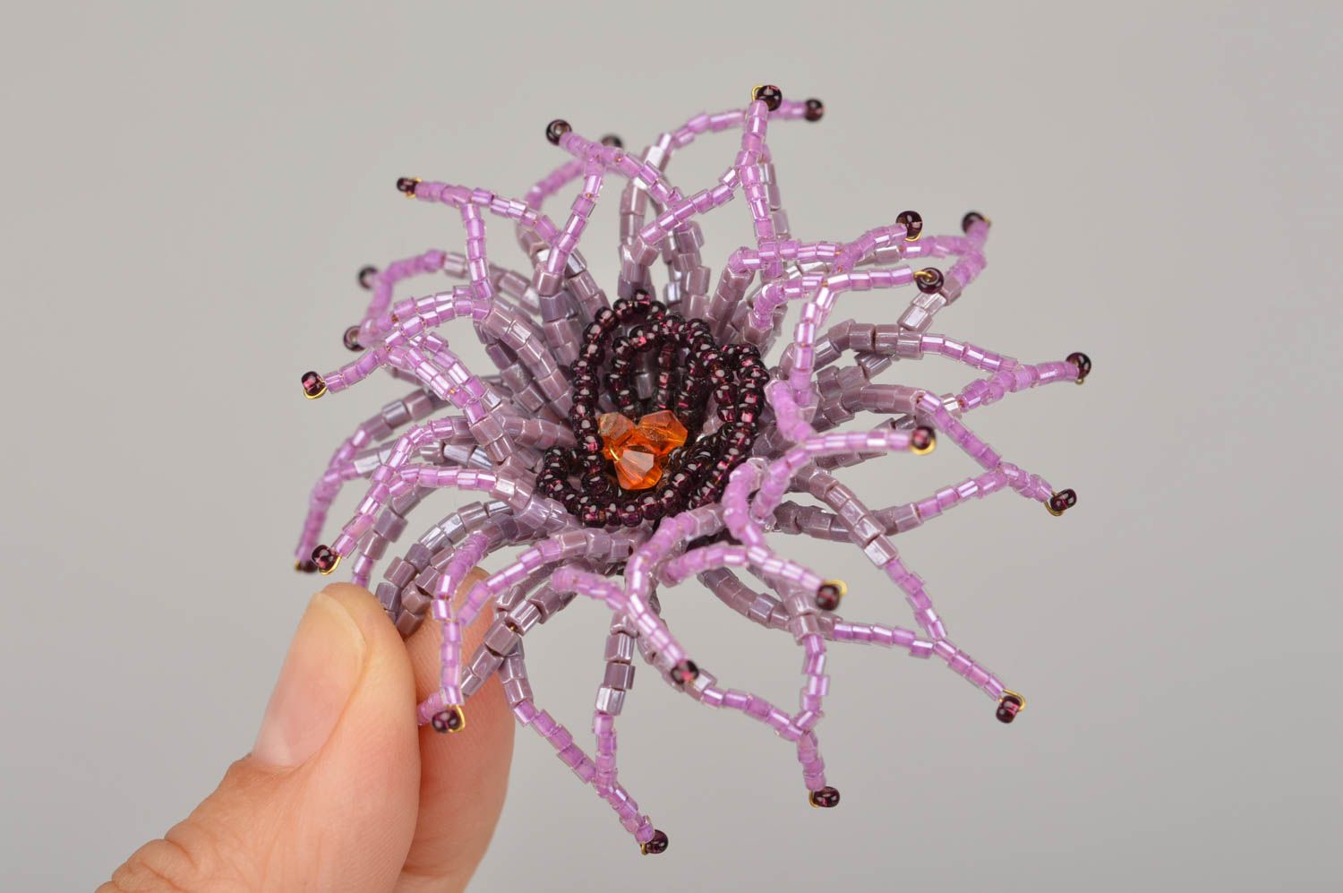 Broche en perles de rocailles fleur chrysanthème couleur lilas faite main bijou photo 2