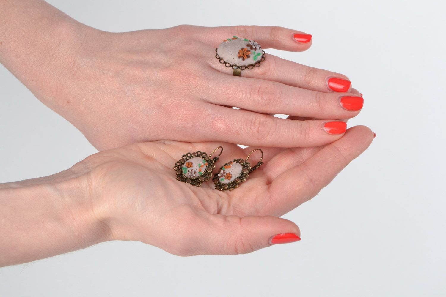 Ensemble de bijoux en pâte polymère ovales à motif floral faits main 2 pièces photo 2