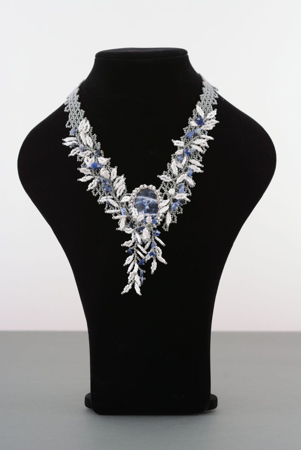 Beaded necklace with lapis lazuli stone photo 1
