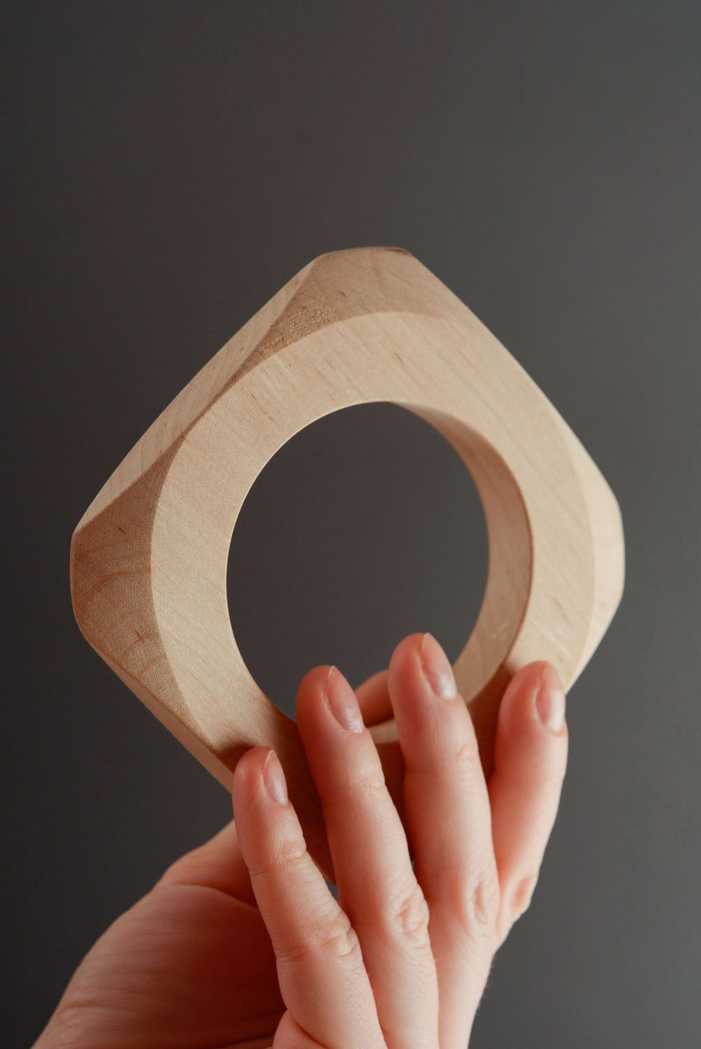 Base para decorar la pulsera de madera angular foto 2