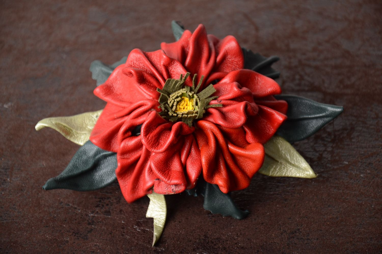 Barrette fleur rouge faite main Pince cheveux en cuir Accessoire coiffure photo 1