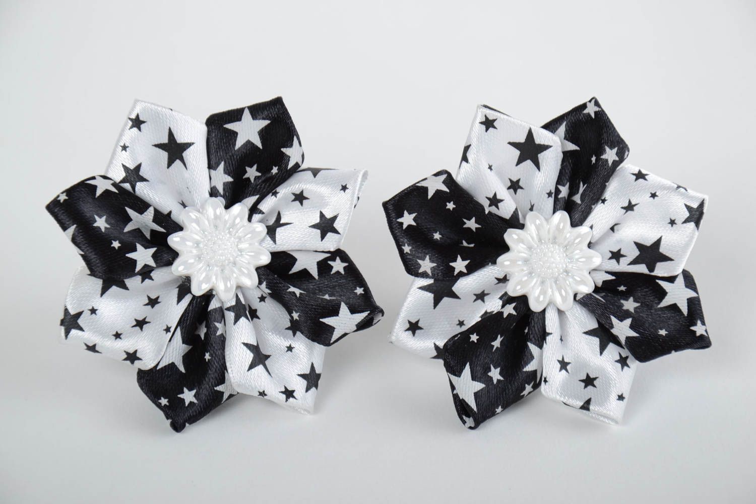 Handmade black and white hair ties with flowers made of satin ribbons 2 pieces photo 4
