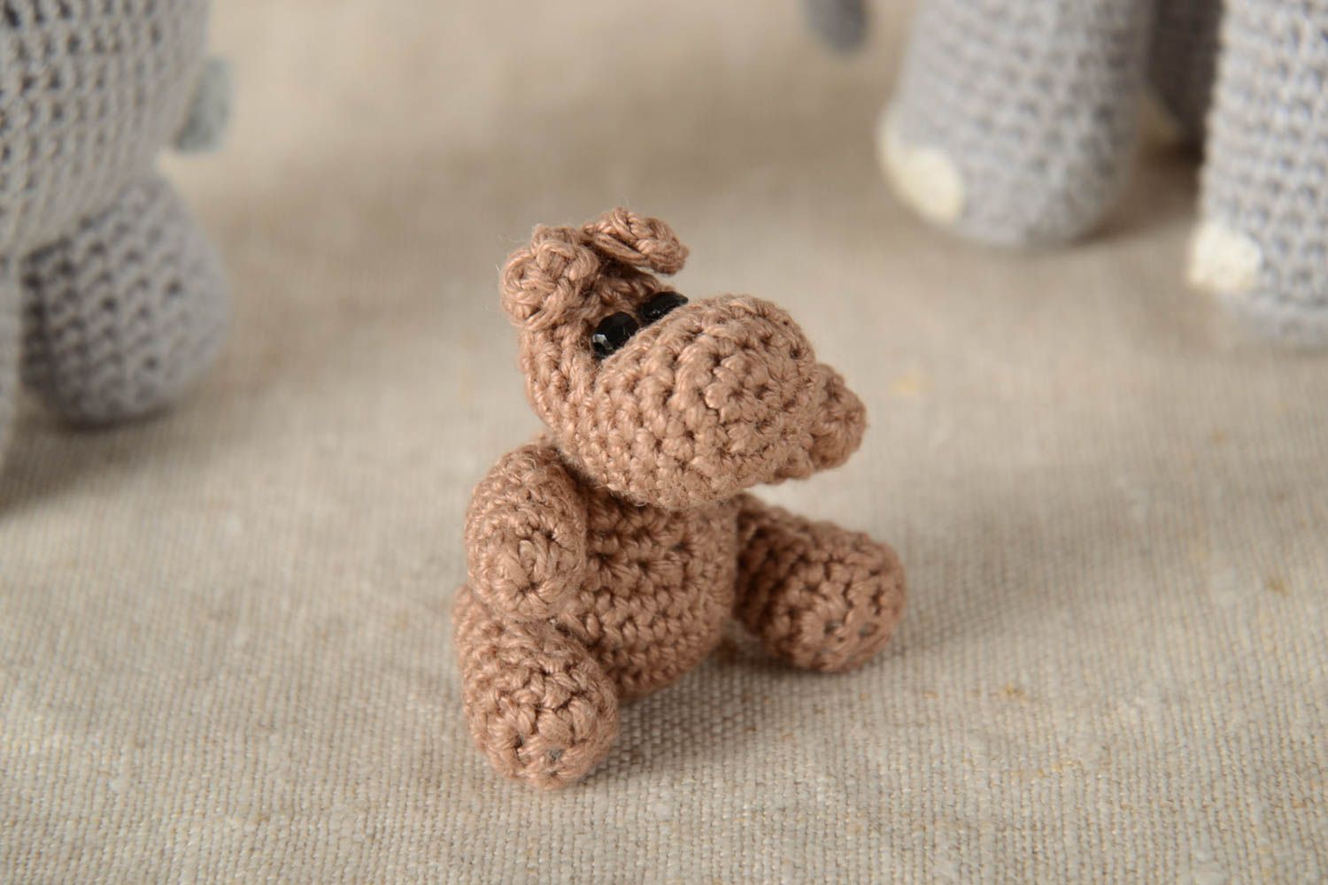 Jouet tricoté Peluche hippo fait main au crochet marron Cadeau enfant coton photo 1