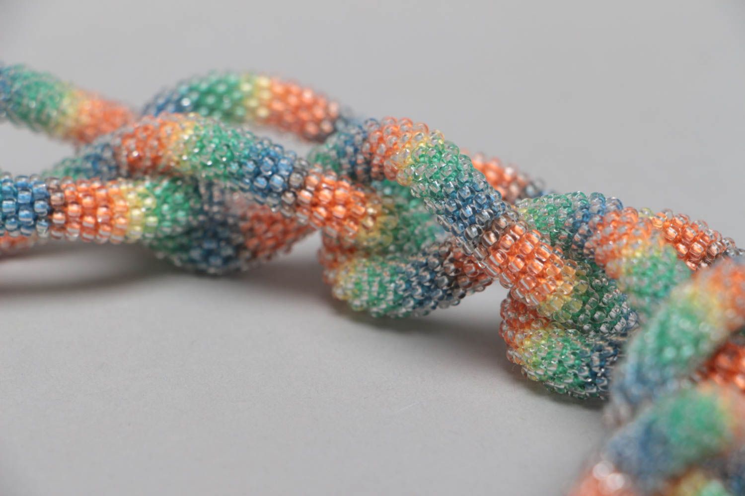 Лариат из бисера колье плетеный разноцветный нежный с бусинами ручная работа фото 3