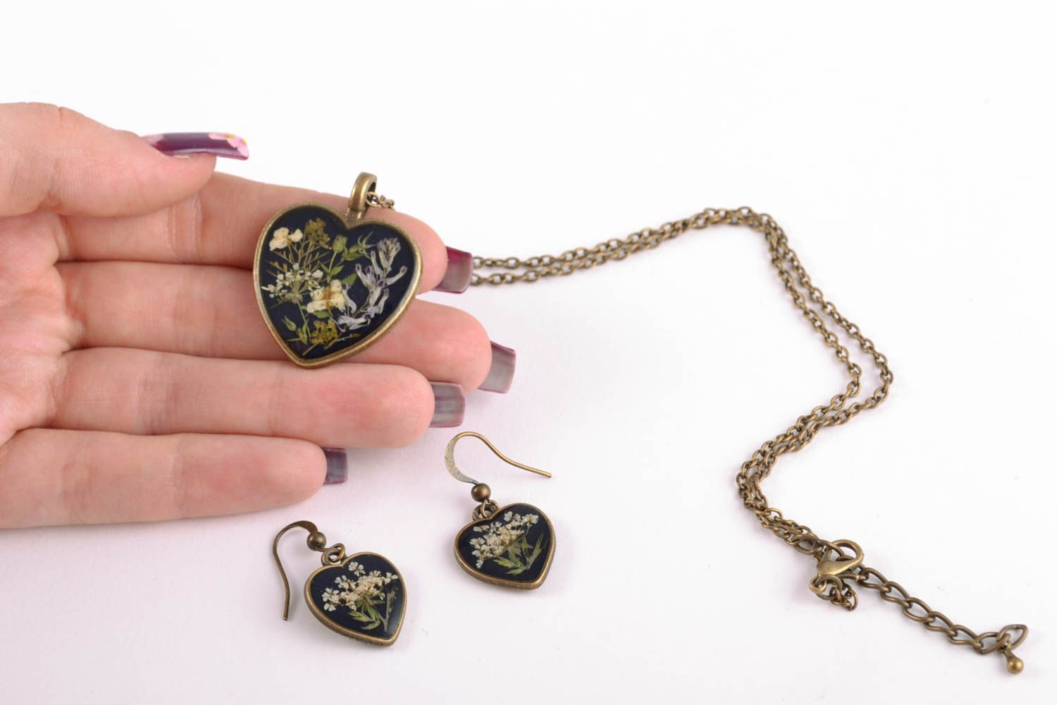 Jewelry set with real flowers coated with epoxy photo 1