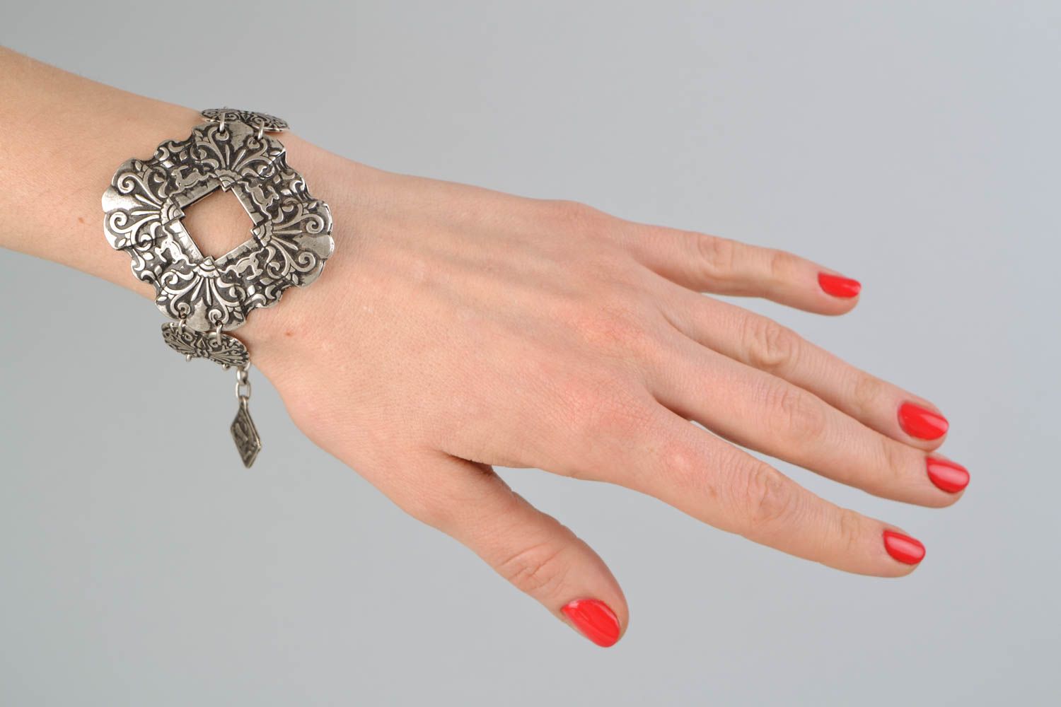 Bracelet en métal original style ethnique technique de moulage fait main Ariane photo 2