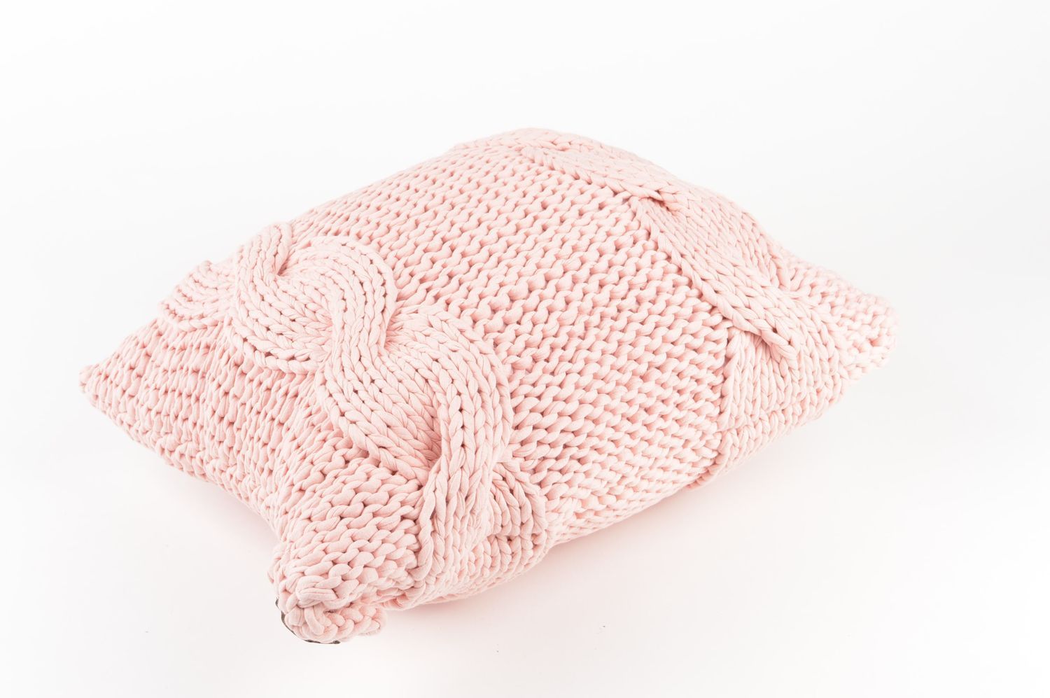 Подушка на диван подарок ручной работы вязаная подушка розового оттенка фото 4