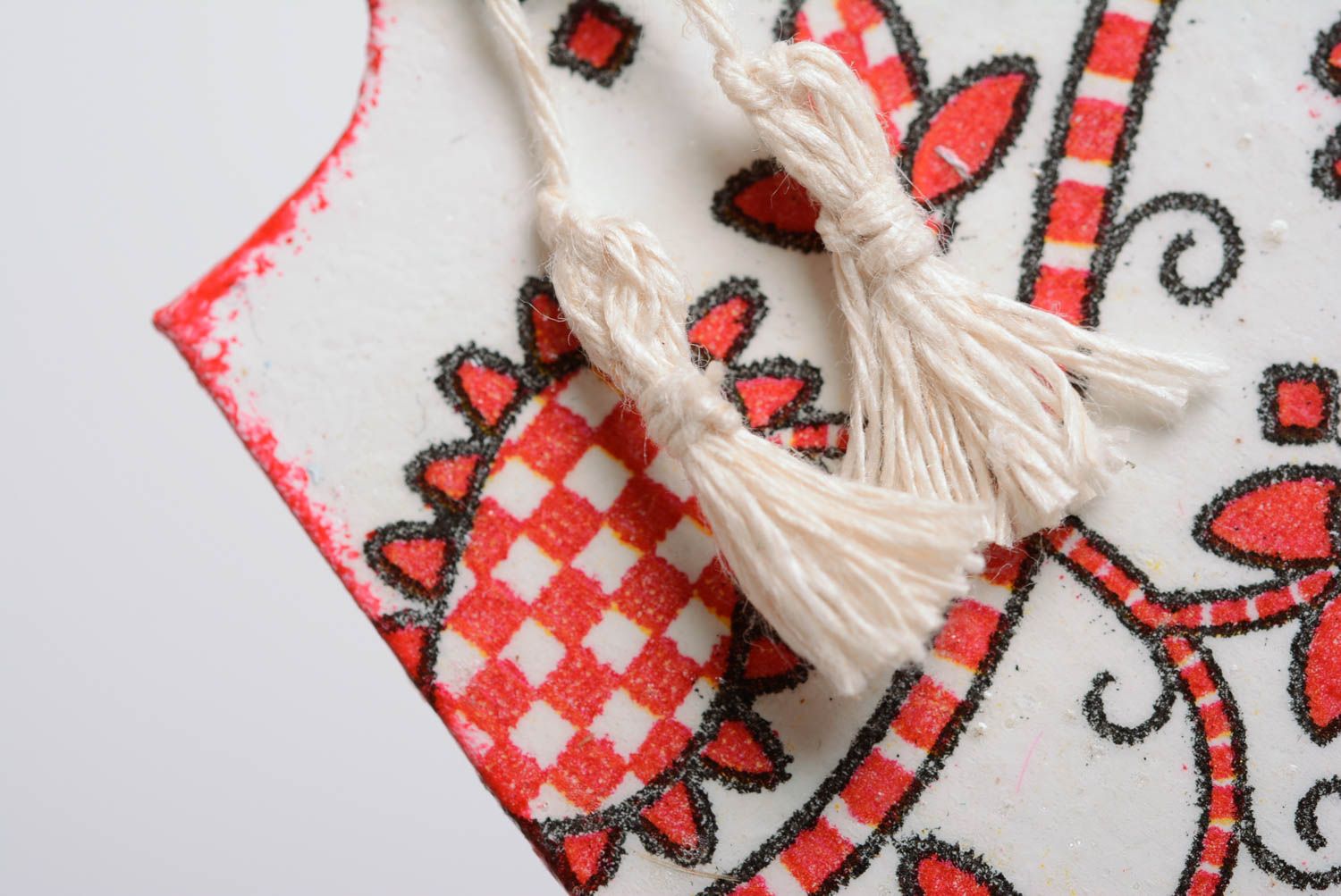 Aimant en bois rouge-blanc peint à motif ethnique fait main Planche à découper photo 2