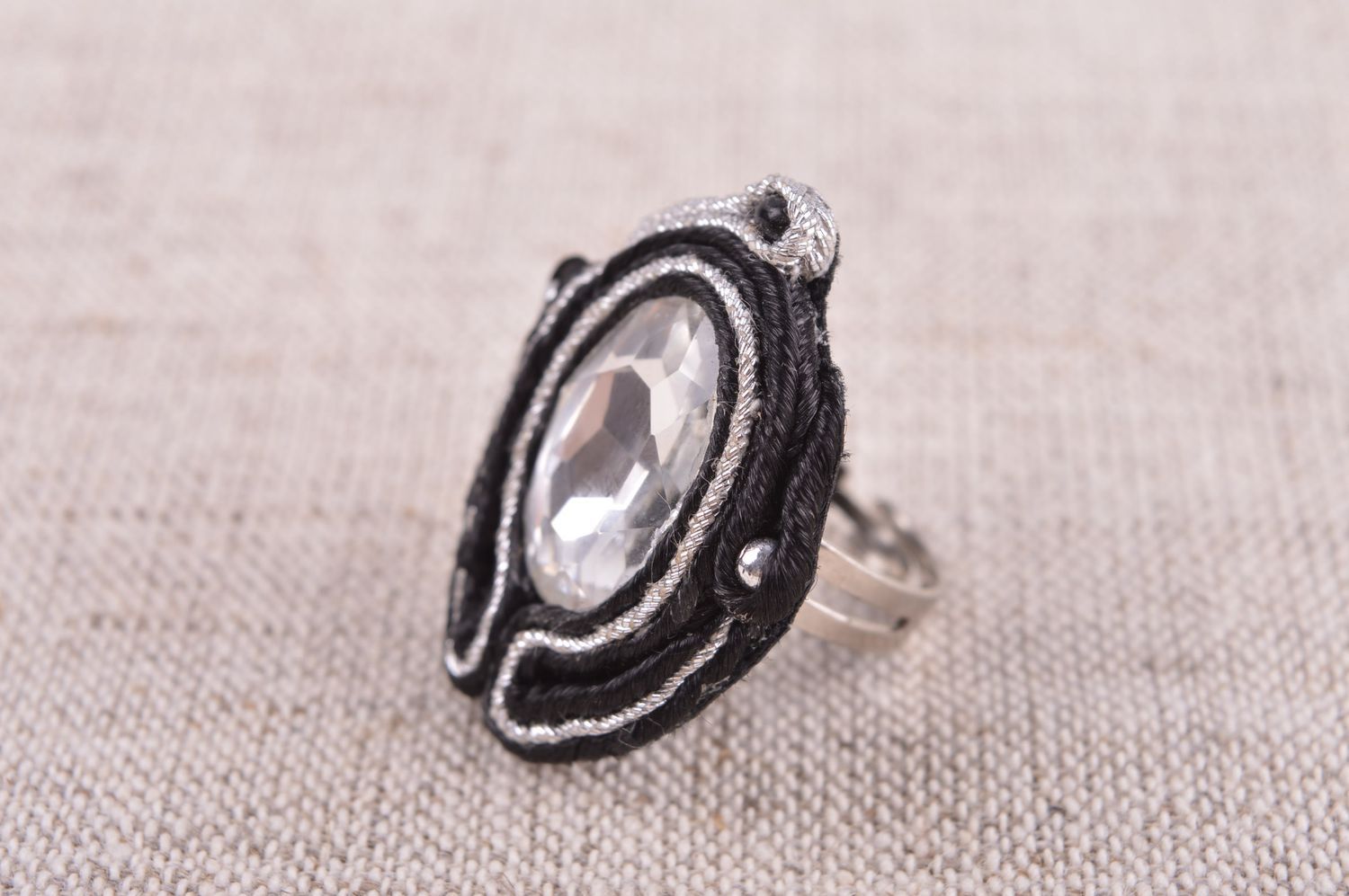 Кольцо ручной работы сутажное украшение модное кольцо с большим стразом фото 1
