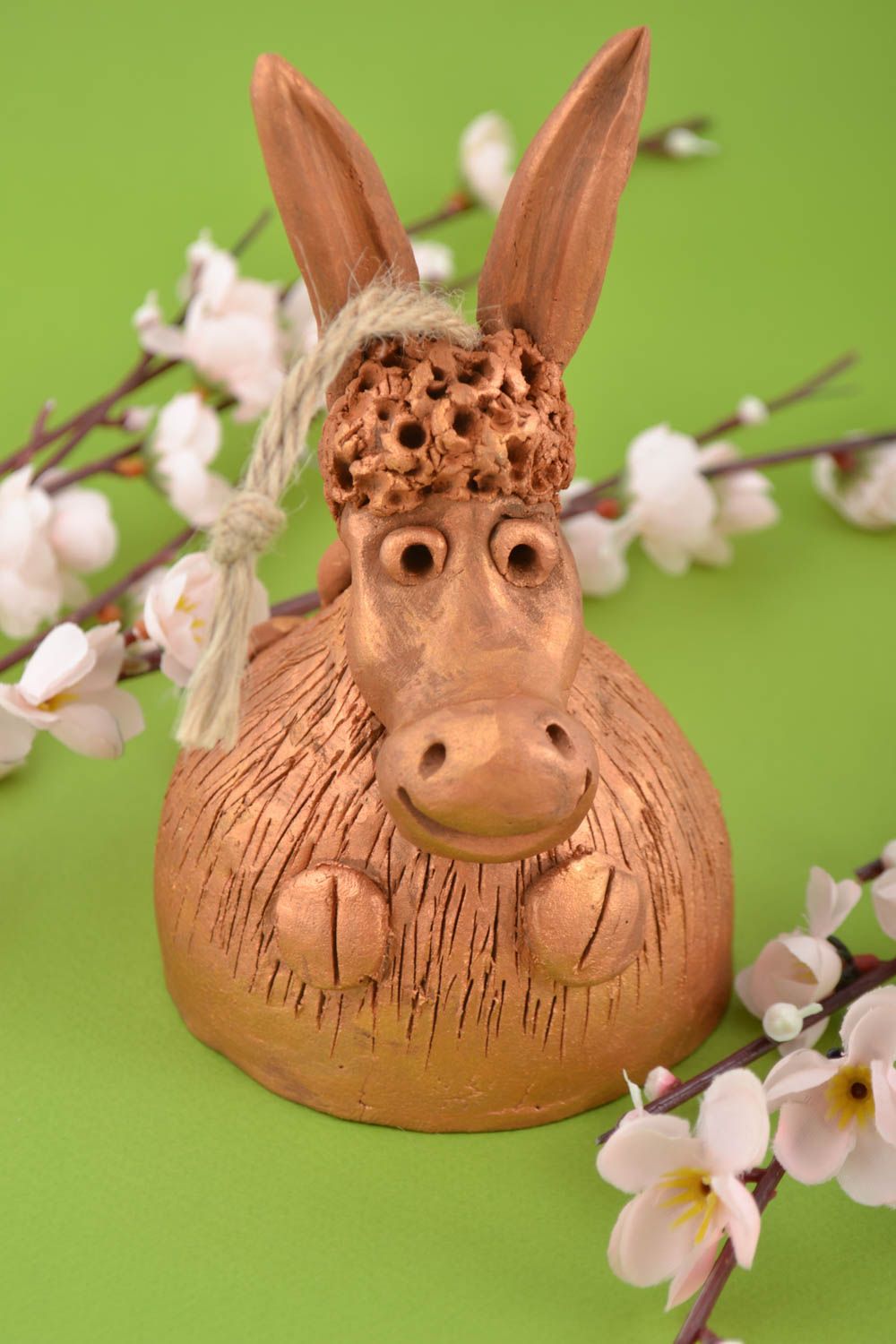Campanello d'autore in ceramica fatto a mano a forma di coniglio divertente
 foto 1