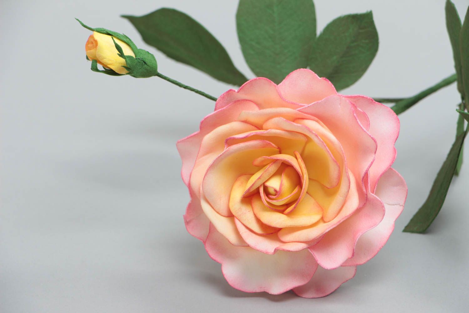 Розовая роза из фоамирана красивый цветок для декора дома ручной работы фото 4