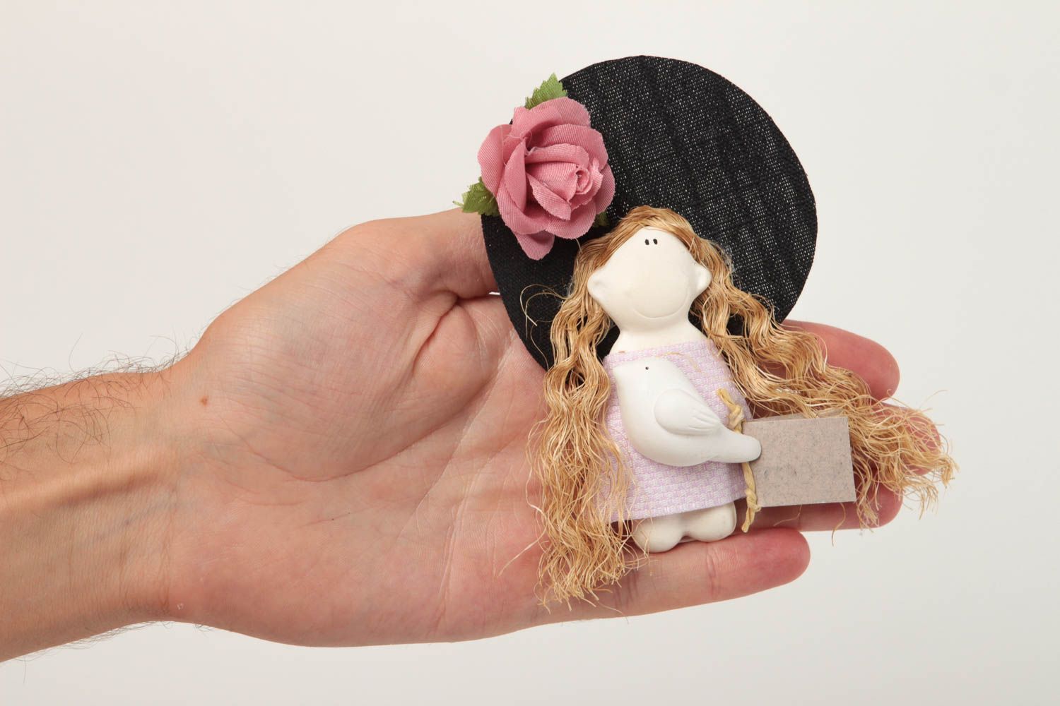 Figurine poupée faite main Déco à suspendre chapeau noir Déco murale originale photo 5
