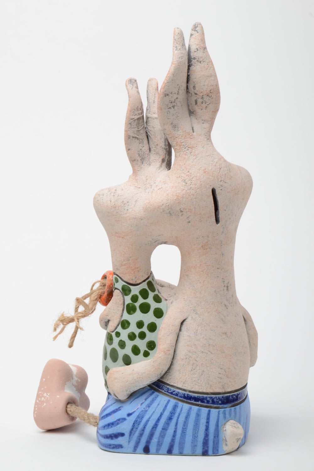 Tirelire d'argile grande faite main peinte de colorants en forme de deux lapins photo 4