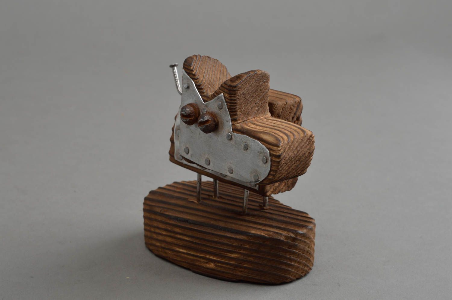 Statuette en bois et métal chien rigolo fait main décoration de design insolite  photo 3