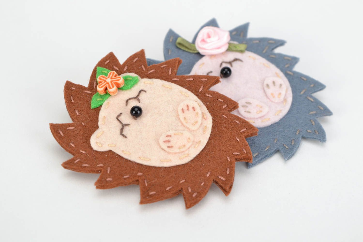 Set of handmade children's felt brooches in the shape of hedgehogs 2 pieces photo 3