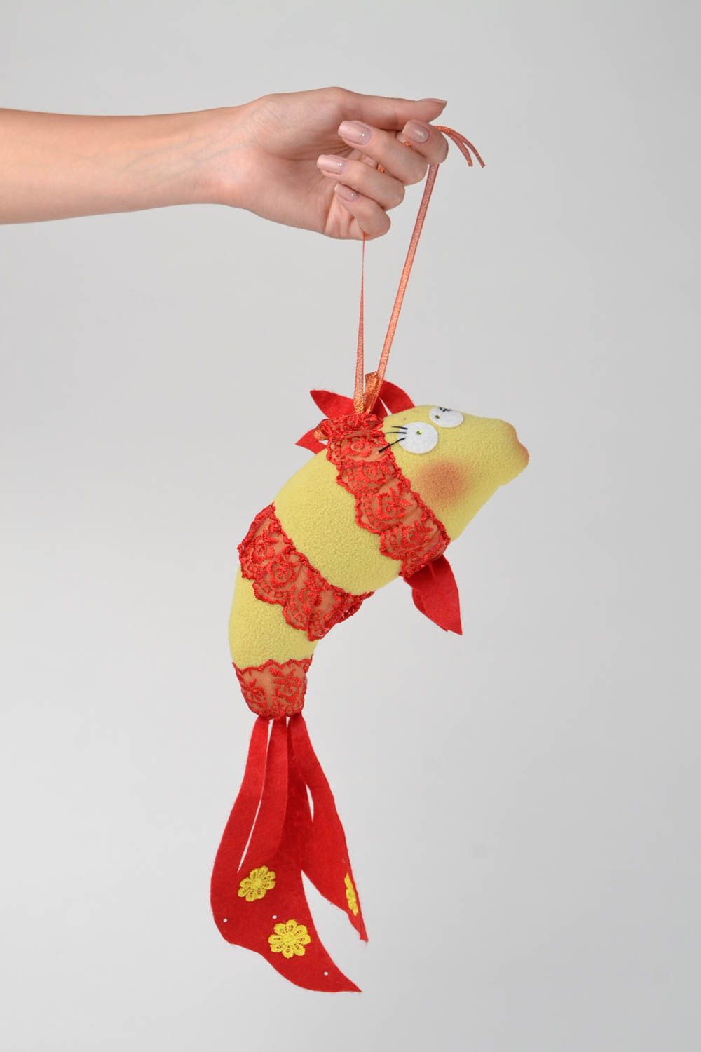 Handmade Stoff Kuscheltier Spielzeug Fisch Deko zum Aufhängen aus Fleece gelb  foto 2