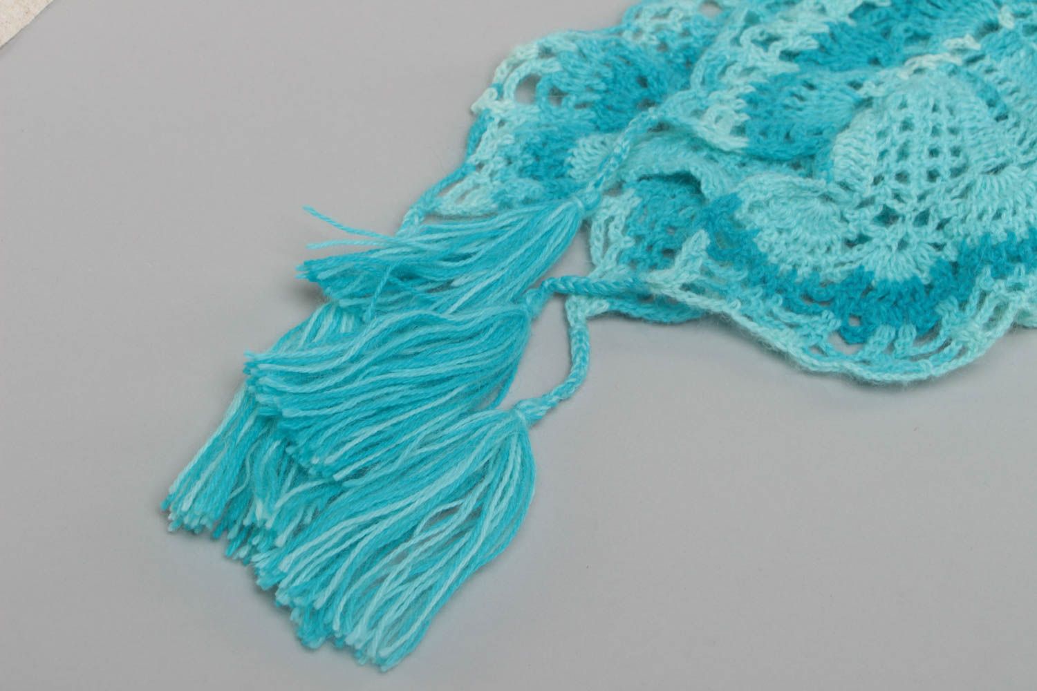Écharpe en mohair bleu ciel ajourée tricotée au crochet faite main pour femme photo 4