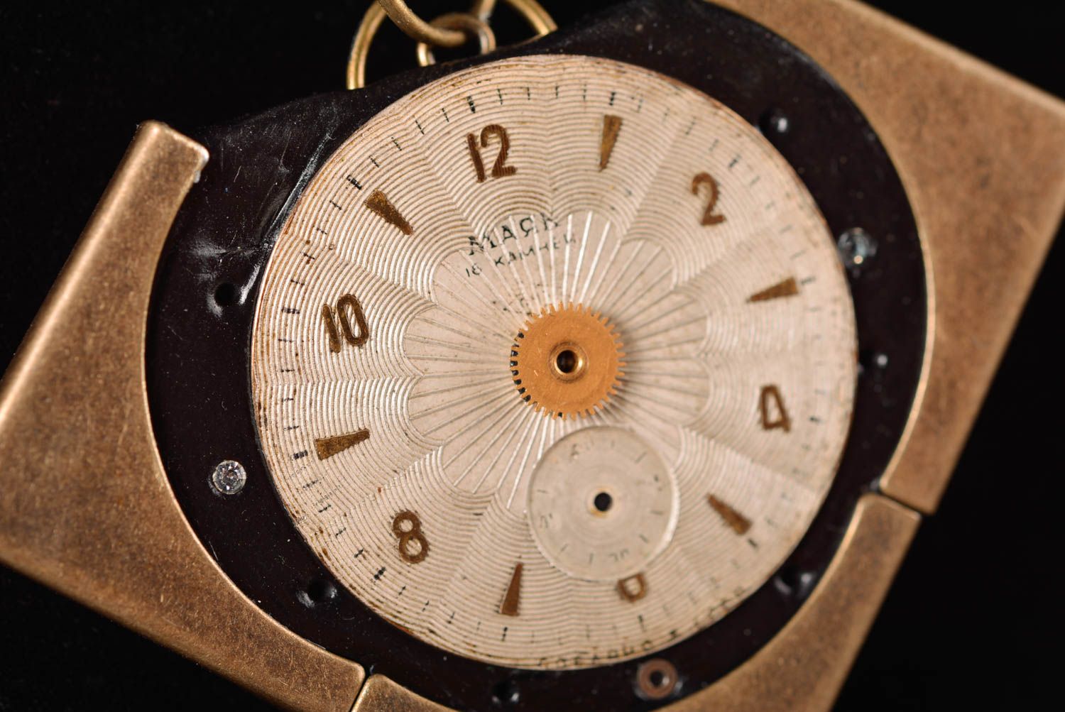 Pendentif horloge Bijou fait main métallique sur cordon Cadeau original photo 3