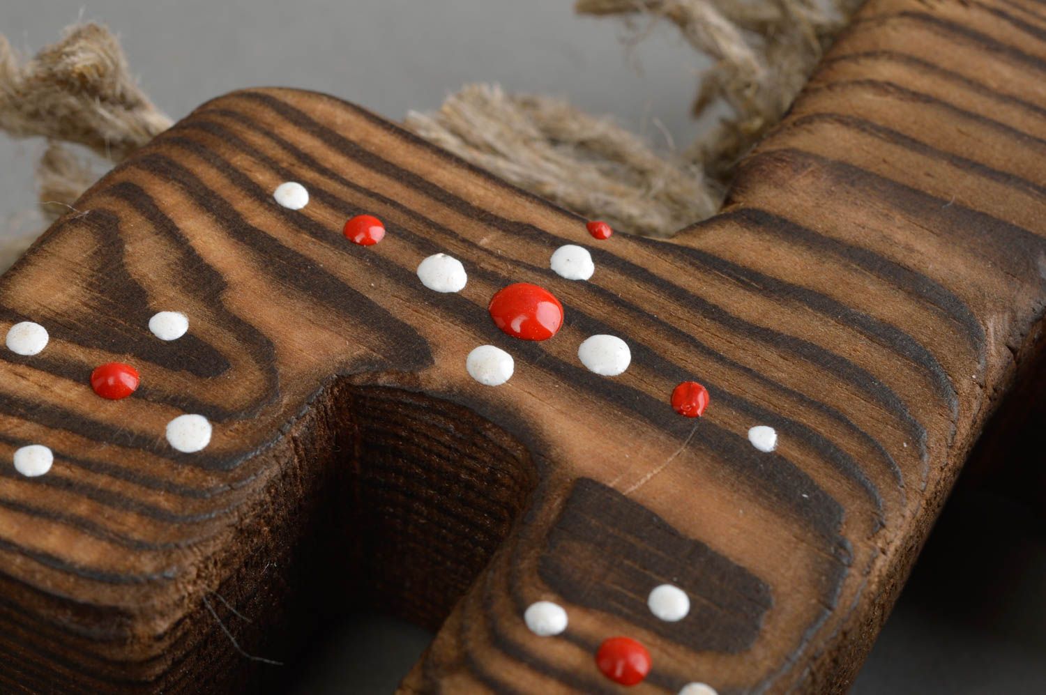 Figurine cheval en bois de pin et cordons de lin faite main marron design photo 5