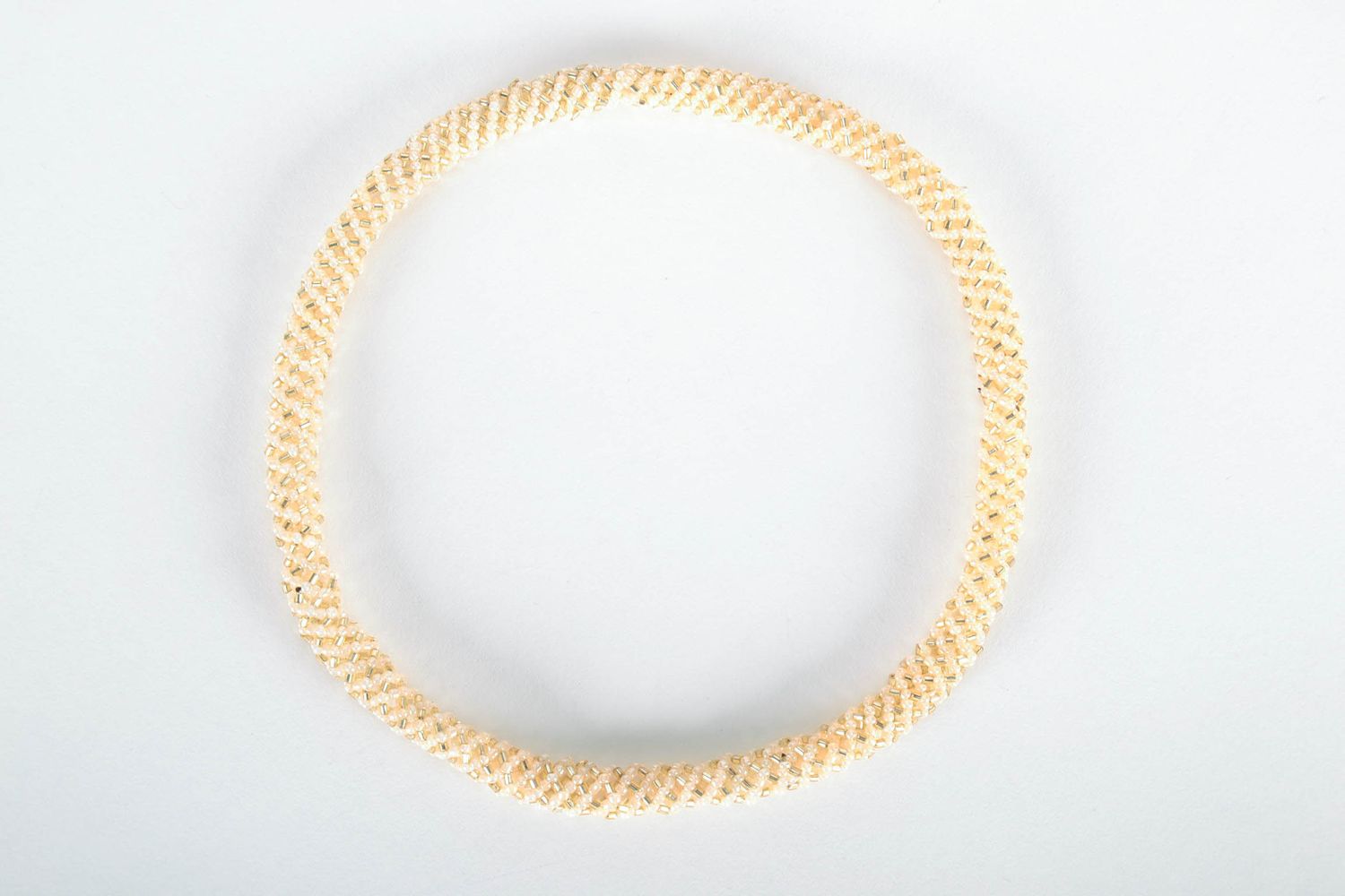 Collier original en forme de tortillon de perles de rocaille photo 3