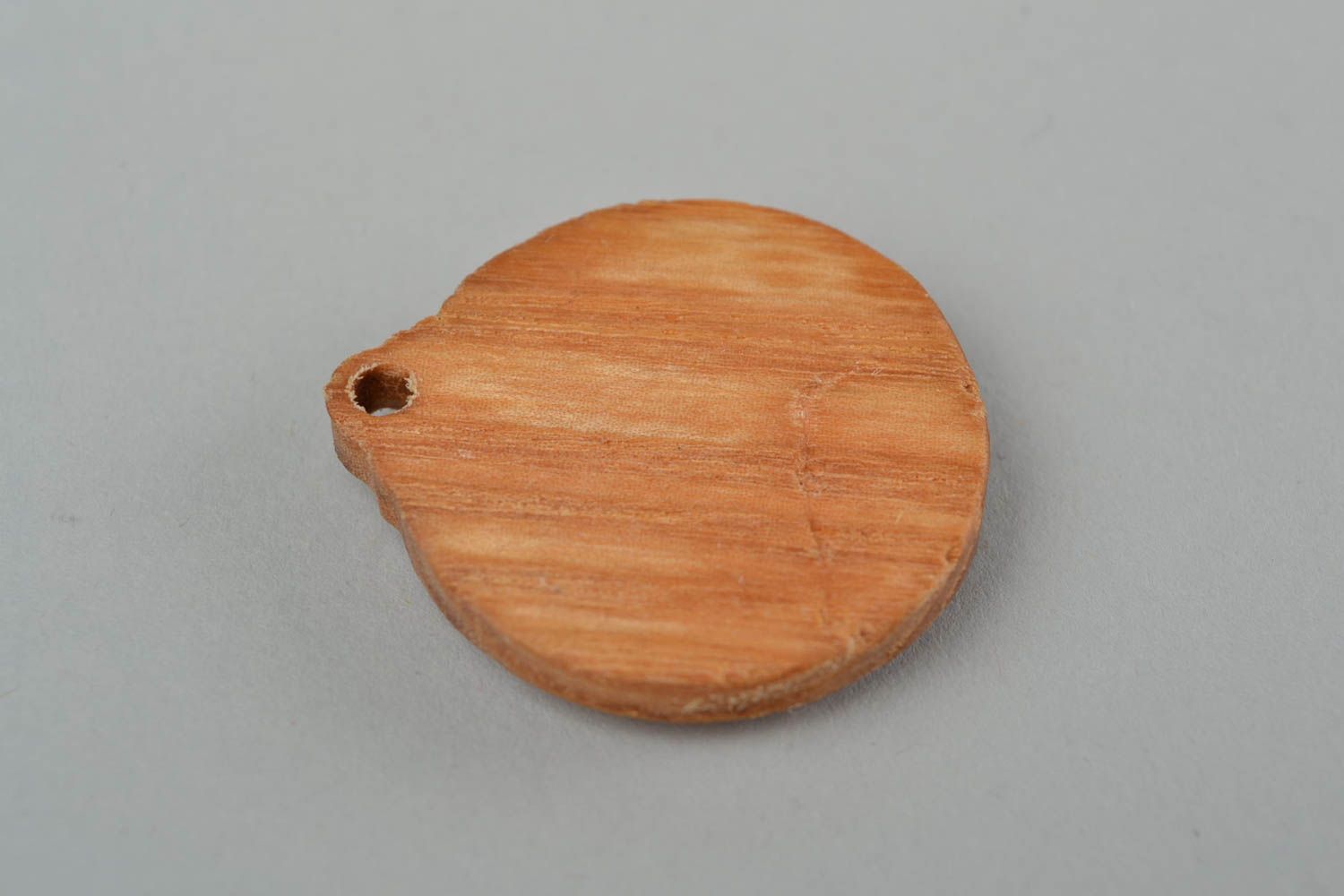 Pendentif en bois fait main original rond amulette de style ethnique unisexe photo 5
