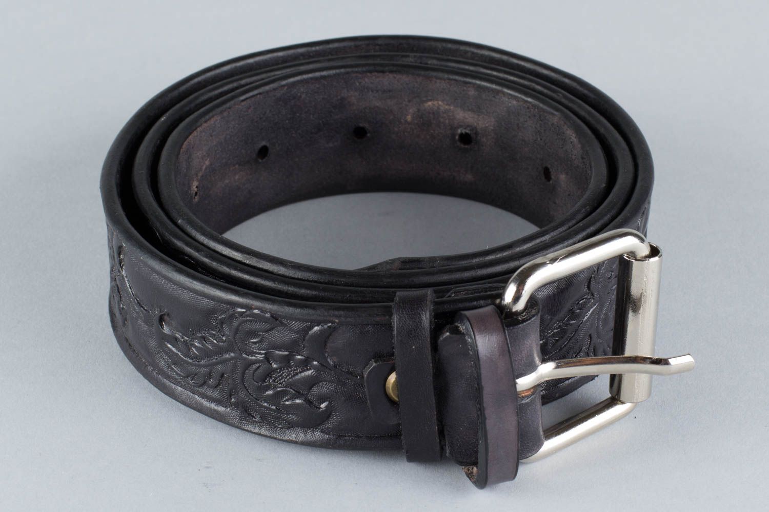 Handmade designer black genuine leather men's belt with embossed floral pattern photo 5