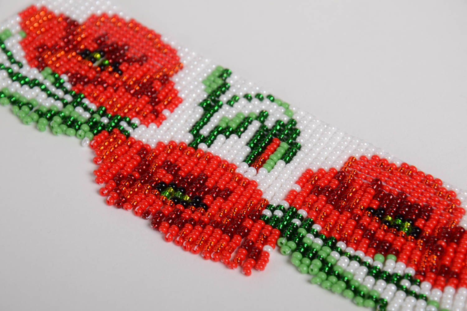 Collier en perles de rocaille blanc à fleurs rouge fait main style ethnique photo 5