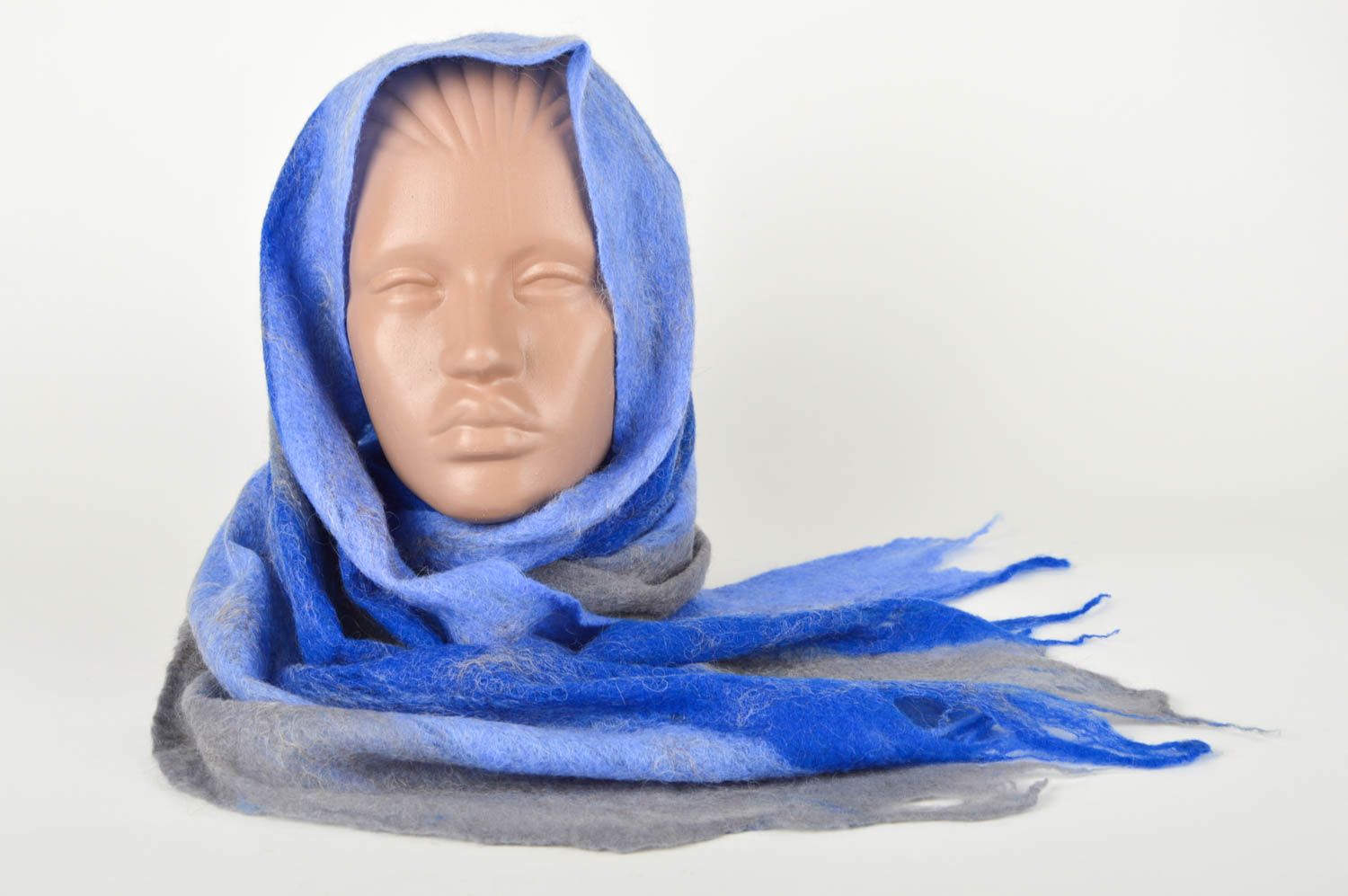 Écharpe laine fait main Accessoire femme bleu gris original Cadeau femme photo 1