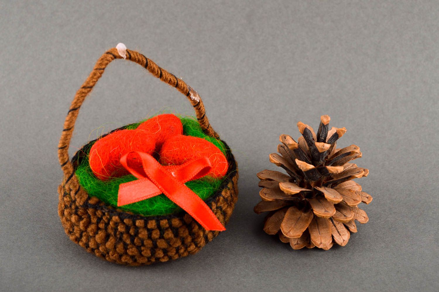 Canasta de fieltro hecha a mano con huevos decoración de fiestas regalo original foto 1