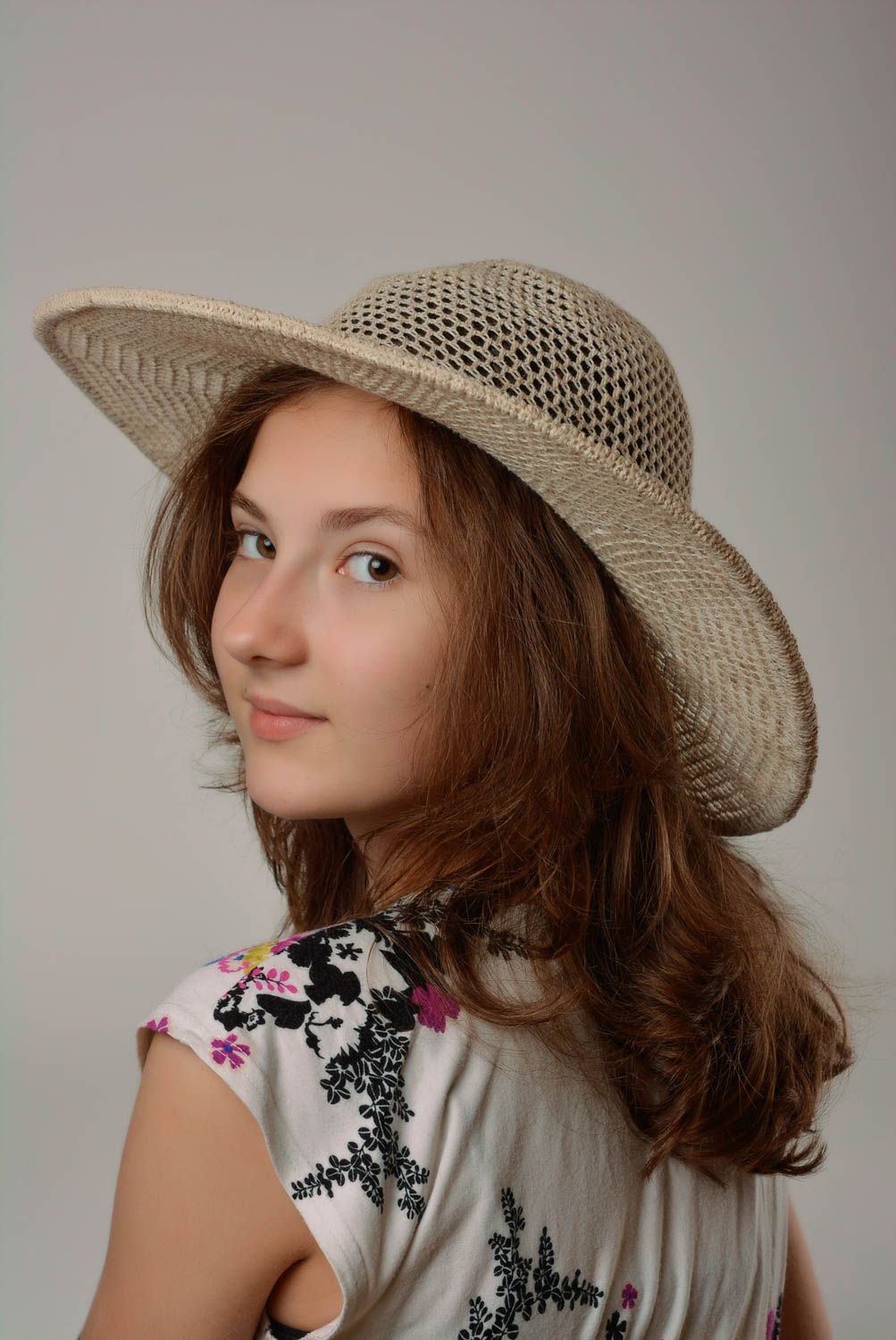 Handmade Damen Hut aus Leinen gestrickt für Sommer leicht weiß schön Ajour foto 5