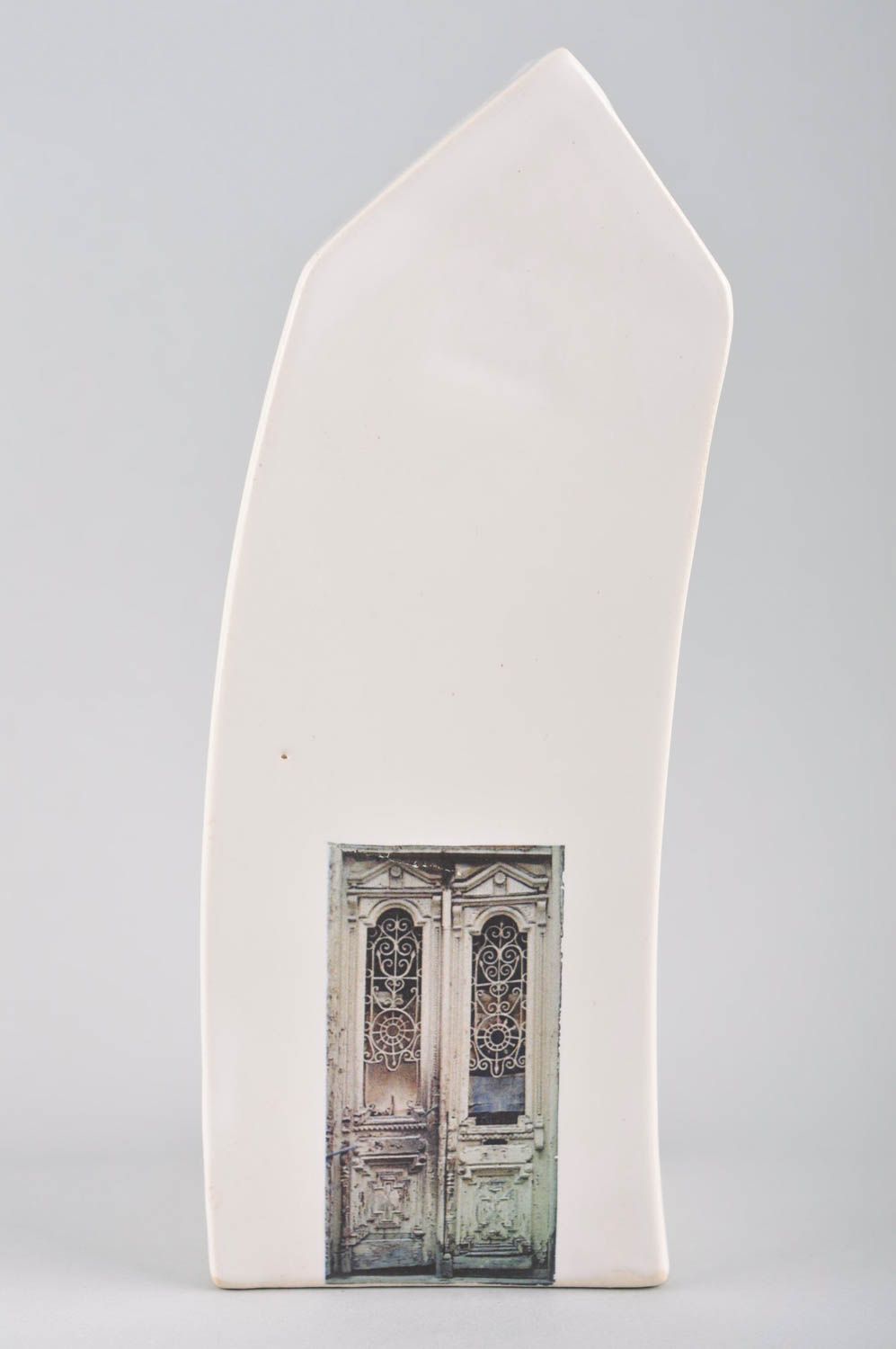 Керамика ручной работы белый домик с дверью фигурка из глины декор для дома фото 2