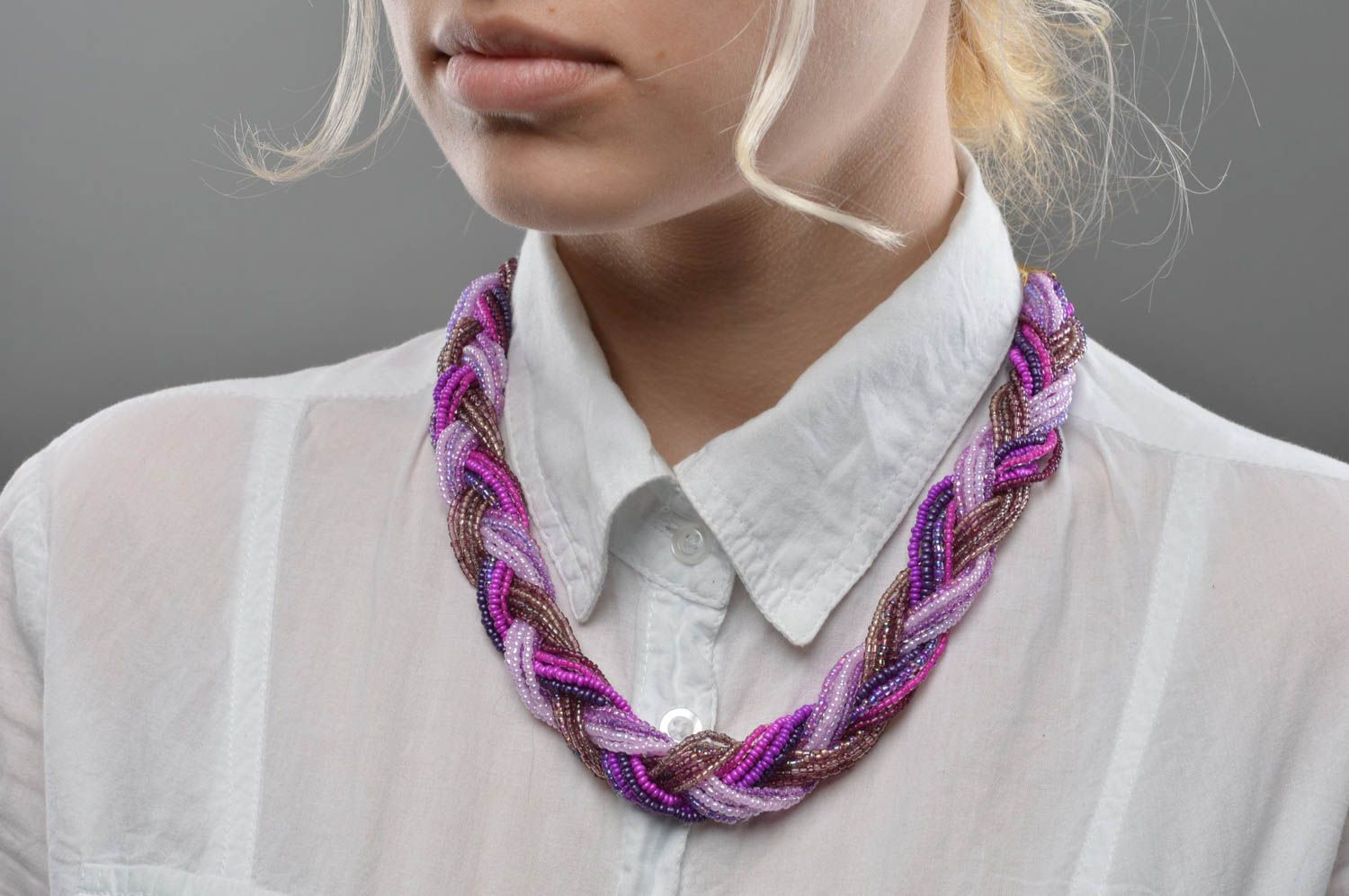 Плетеное ожерелье из бисера ручной работы коса авторское красивое оригинальное фото 5