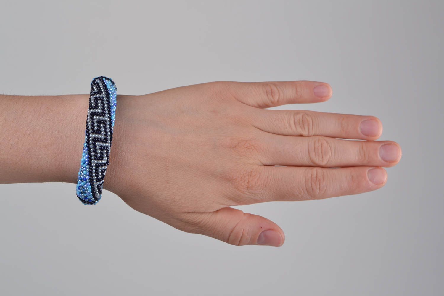 Bracelet spirale Bijou fait main bleu au motif géométrique Cadeau femme photo 1
