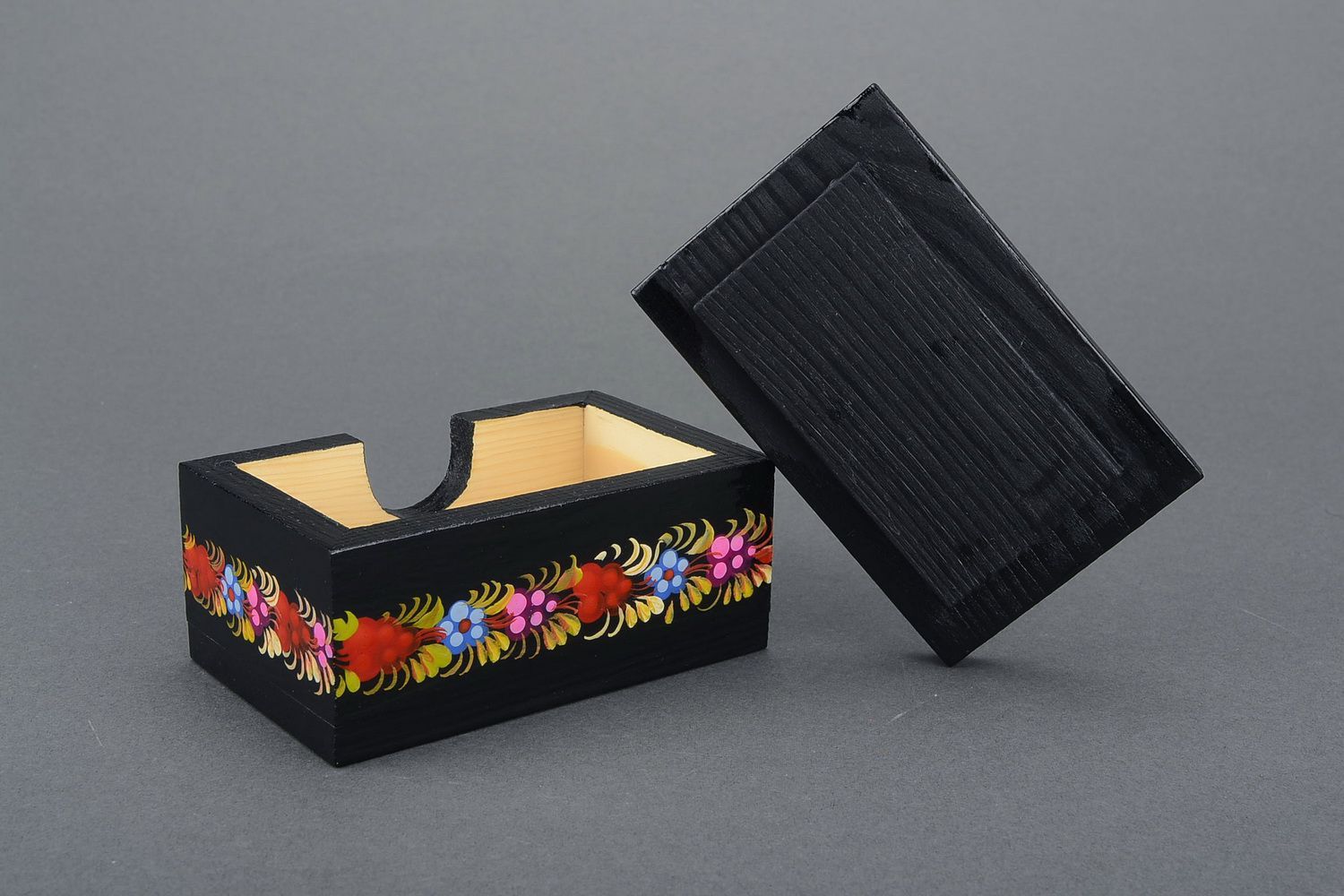 Wooden box with oval opening Peonies and arrow-wood photo 2
