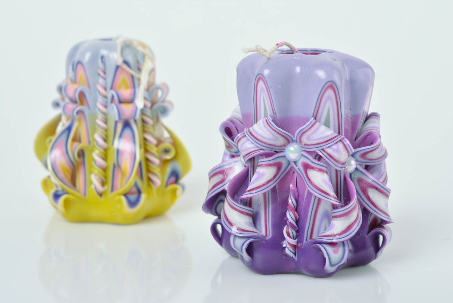 Grosse bougie originale faite main en paraffine lilas avec perles de fantaisie   photo 5