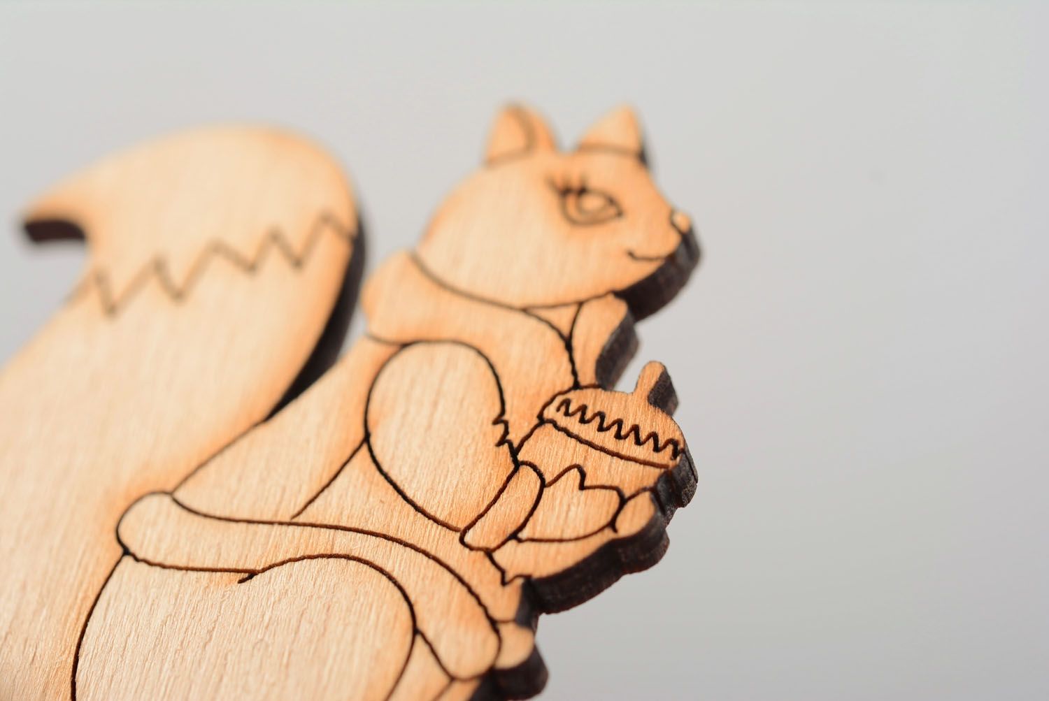 Figurine à décorer en contreplaqué Écureuil dans la fourrure photo 2